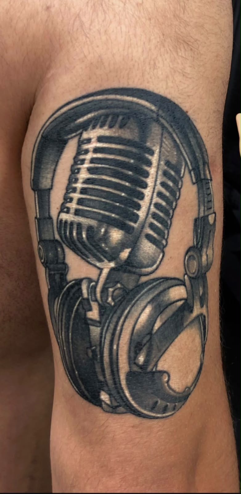 Tattoo de microfone e fone